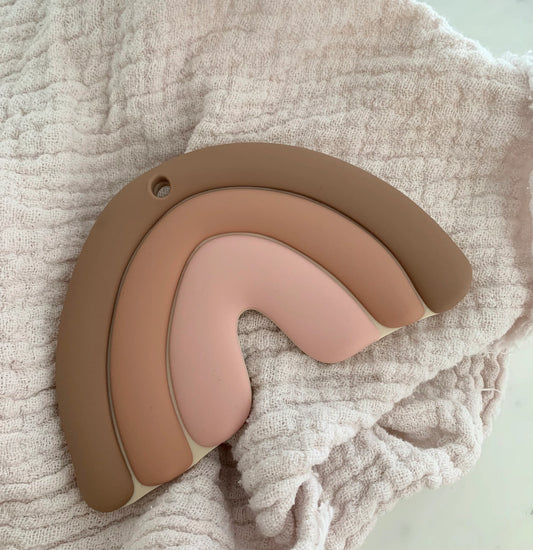 Regenboog bijtring Leo en Lea kind 0-1 jaar