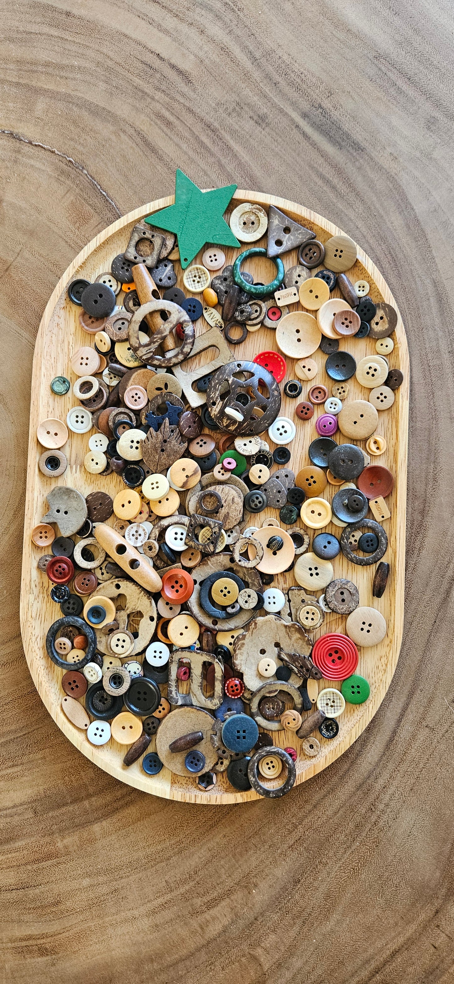 Voel-en sorteerbakje met houten knopen 250 gram-loose parts