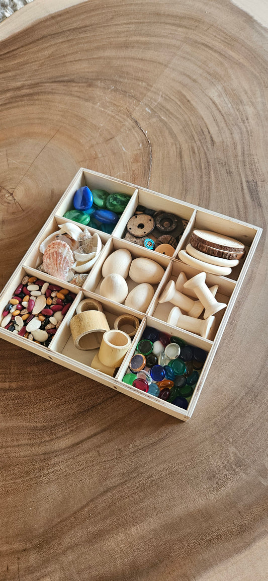 Grote Montessori sorteerbak met 9 vakken-loose parts